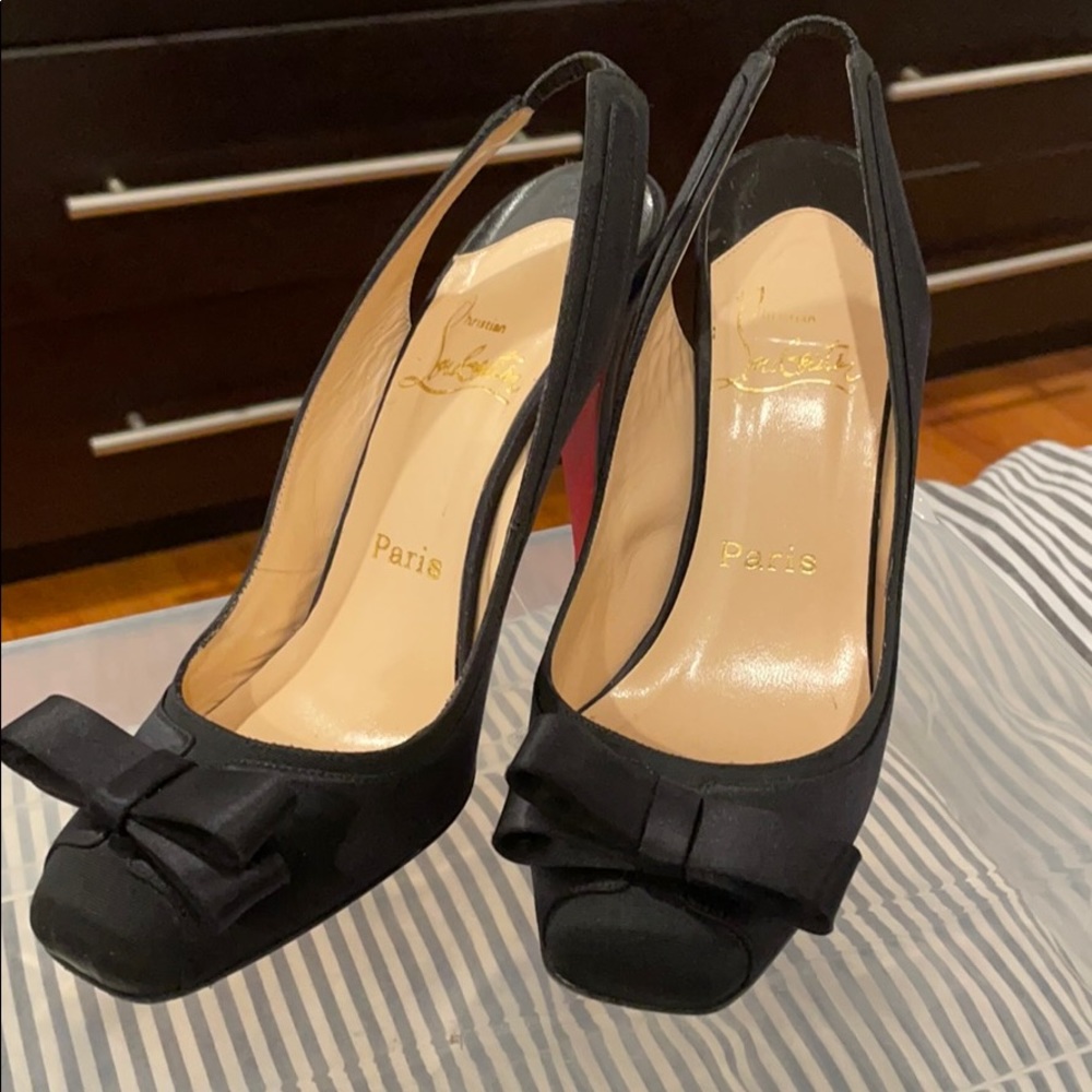 Louboutin Nooka 100 w/ original dust bag!